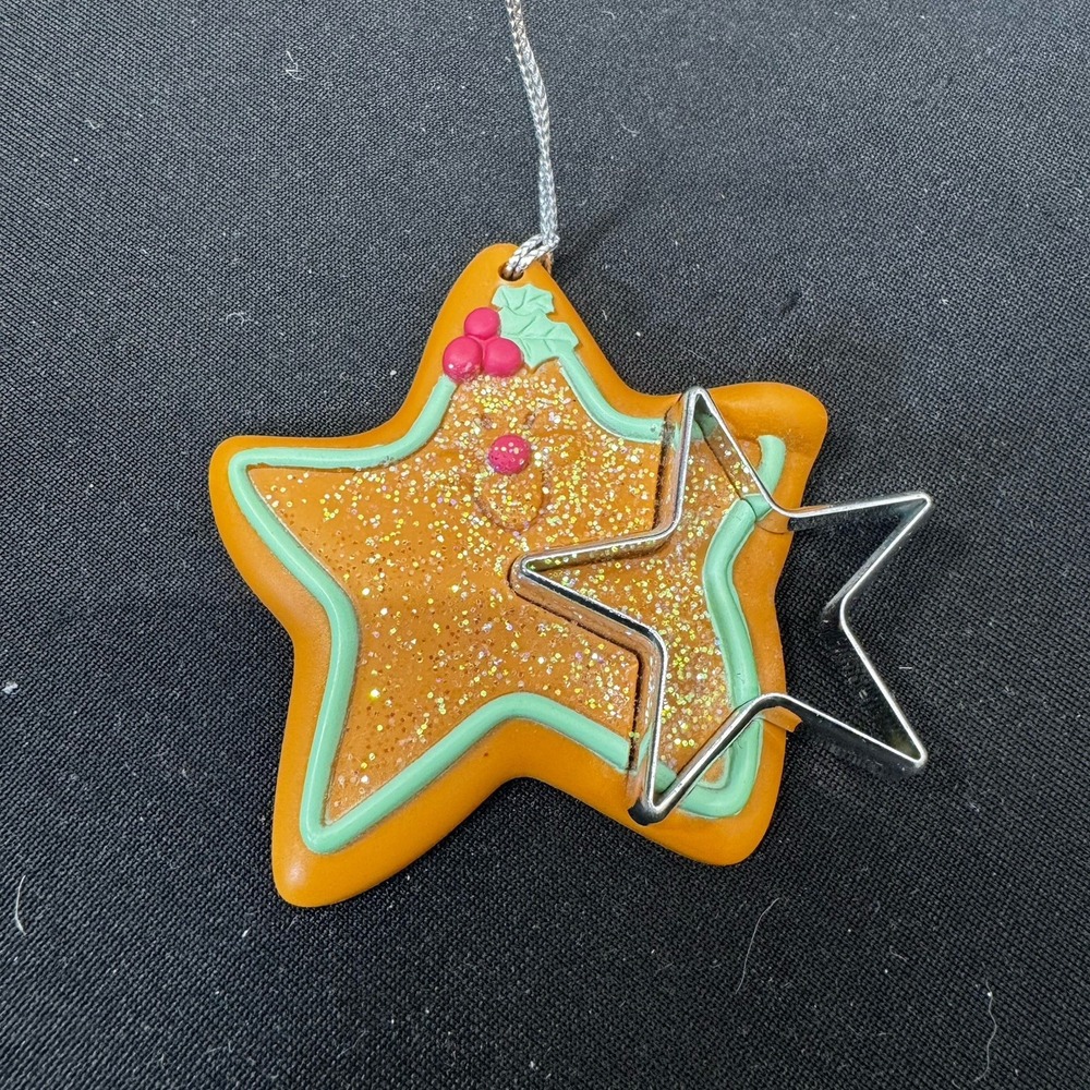 AVON COOKIE CUTTER‎ CUTIES STAR ORNAMENT Pre-owned